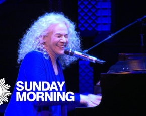 Carole King plays herself in the Broadway musical "Beautiful"