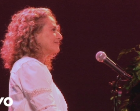 Carole King - Pleasant Valley Sunday (from Welcome To My Living Room)